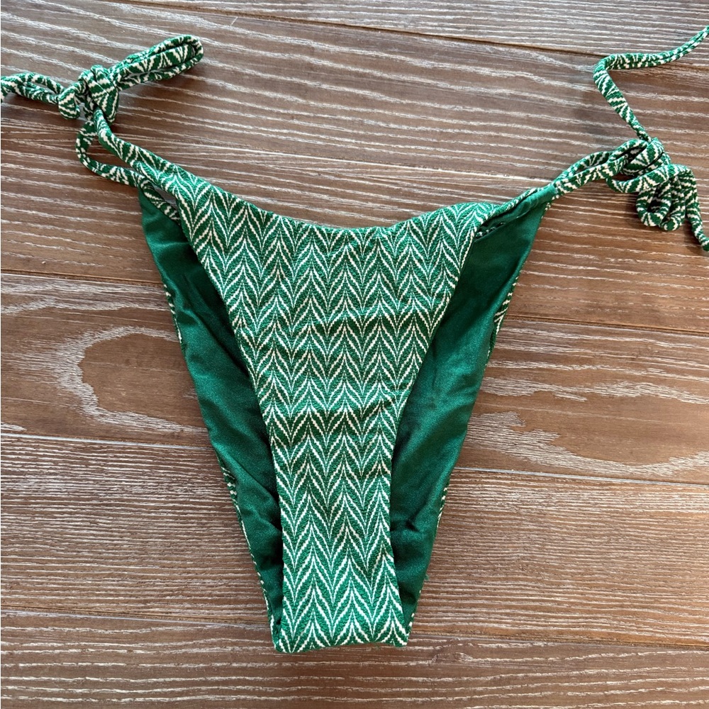 NWT Berlook cheeky tie bikini bottoms
